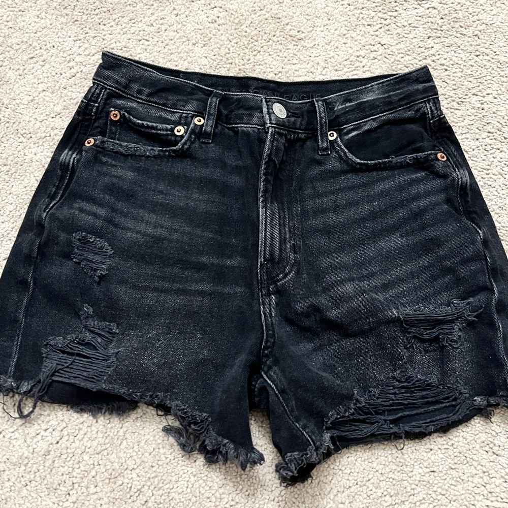 distressed 90s boyfriend shorts